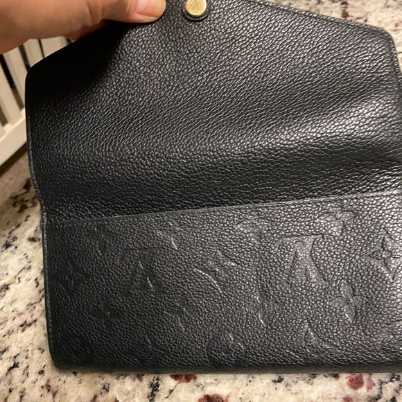 Louis Vuitton Black Wallet - Picture 5 of 15